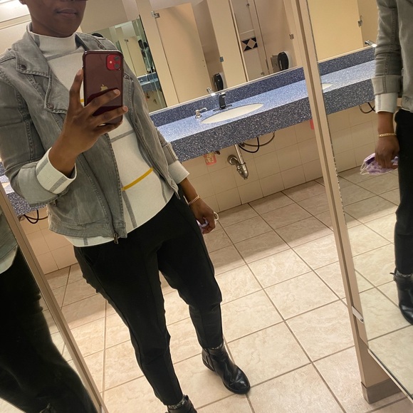 EUC Women’s Tahari Sweater size small - Picture 6 of 6